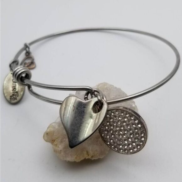 Silver aged heart charm. Bracelet - Picture 1 of 2
